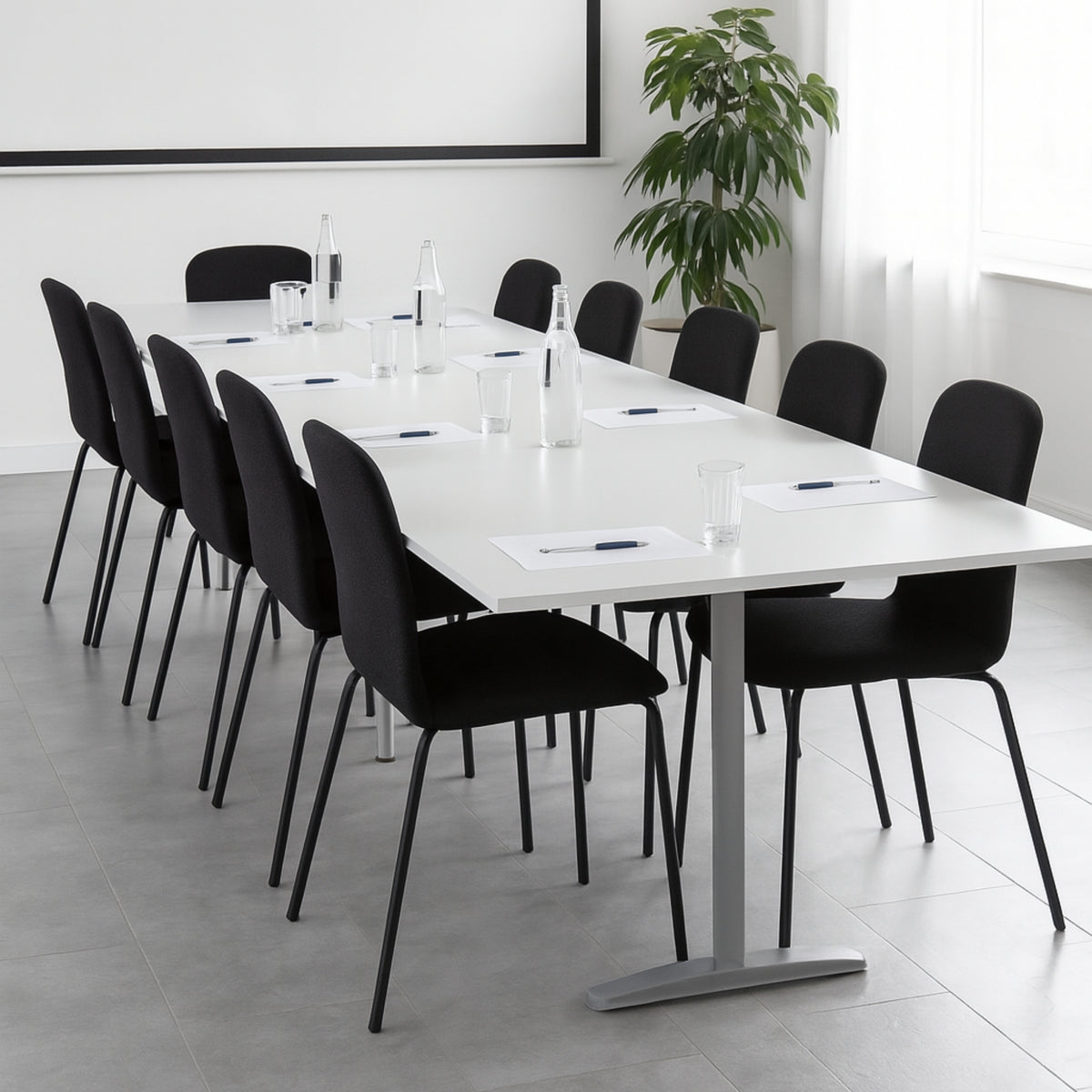 RAVINO Designer Stapelstühle 4er Set ENNA / S10 mit Stoffbezug, Konferenzstühle Besucherstühle